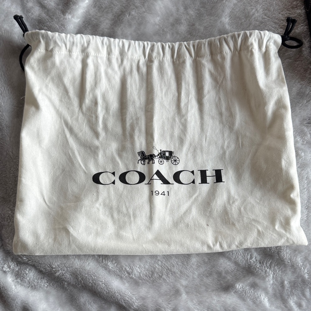 Coach Black Leather Crossbody Bag with Gold Chain - Picture 6 of 8